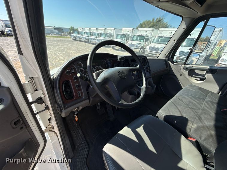 image for item FV2002 2015 Freightliner Business Class M2 box truck