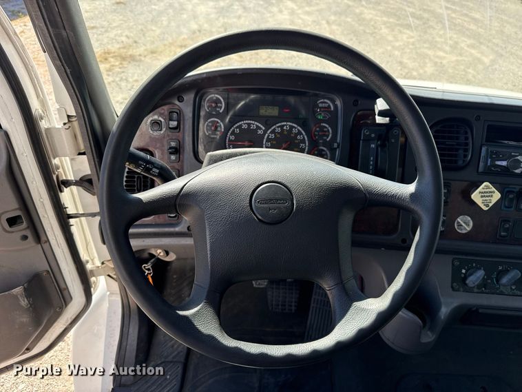 image for item FV2002 2015 Freightliner Business Class M2 box truck