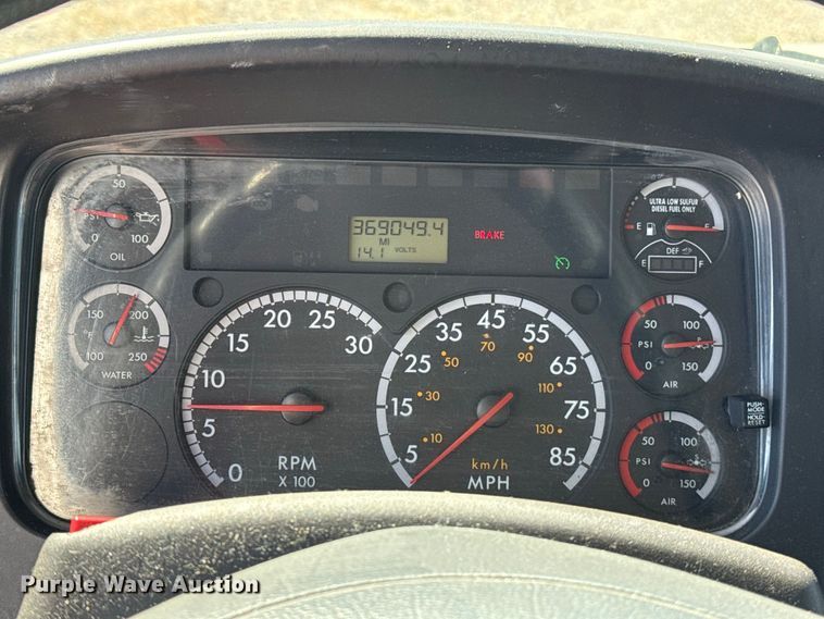 image for item FV2002 2015 Freightliner Business Class M2 box truck