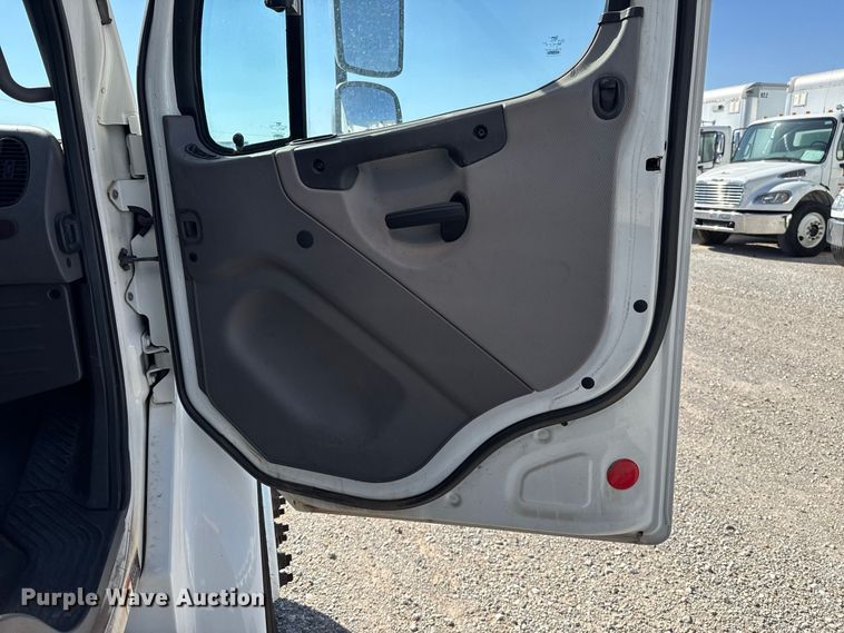 image for item FV2002 2015 Freightliner Business Class M2 box truck