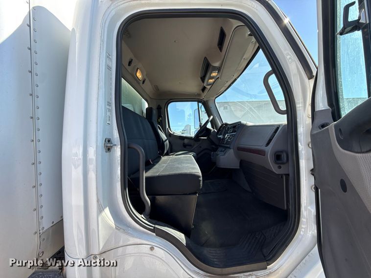 image for item FV2002 2015 Freightliner Business Class M2 box truck