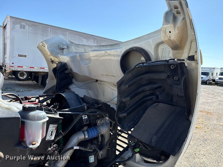 image for item FV2002 2015 Freightliner Business Class M2 box truck