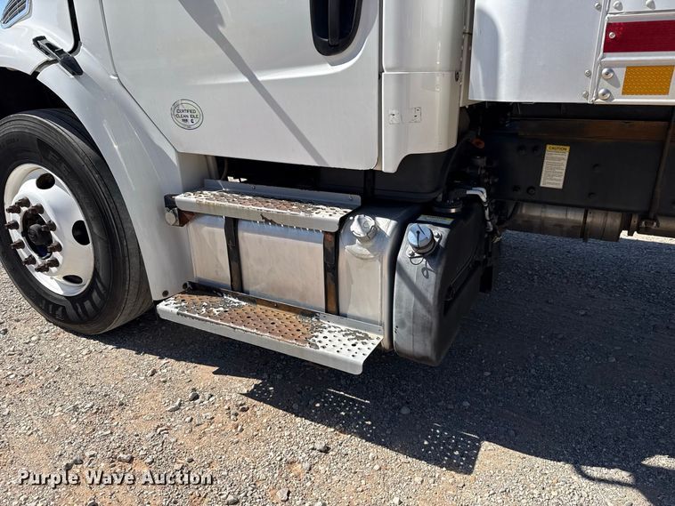 image for item FV2003 2015 Freightliner Business Class M2 box truck