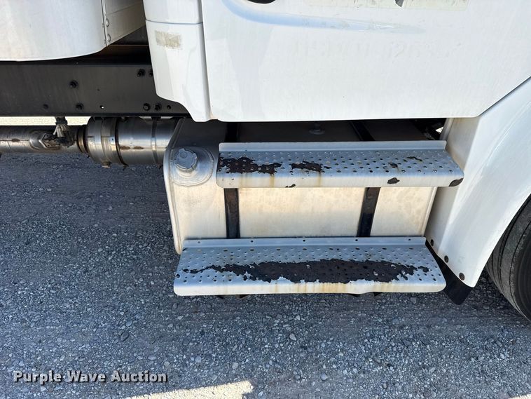 image for item FV2003 2015 Freightliner Business Class M2 box truck