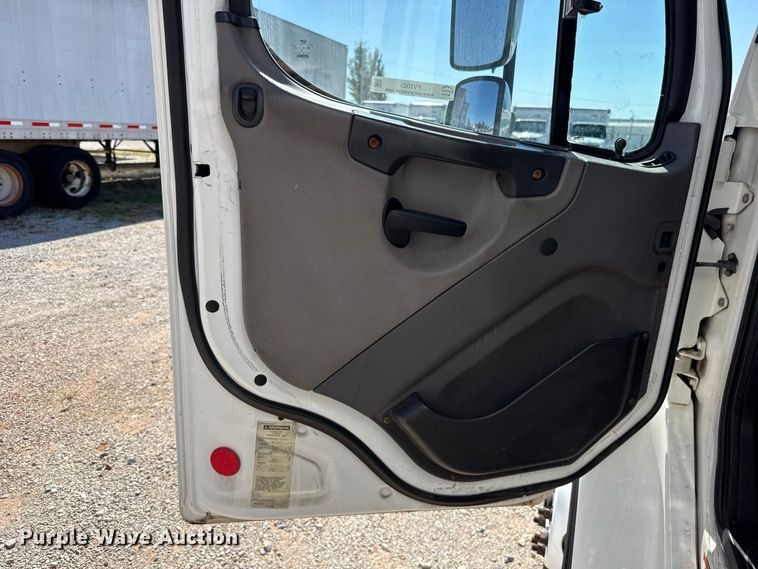 image for item FV2003 2015 Freightliner Business Class M2 box truck