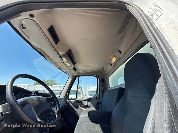 image for item FV2003 2015 Freightliner Business Class M2 box truck