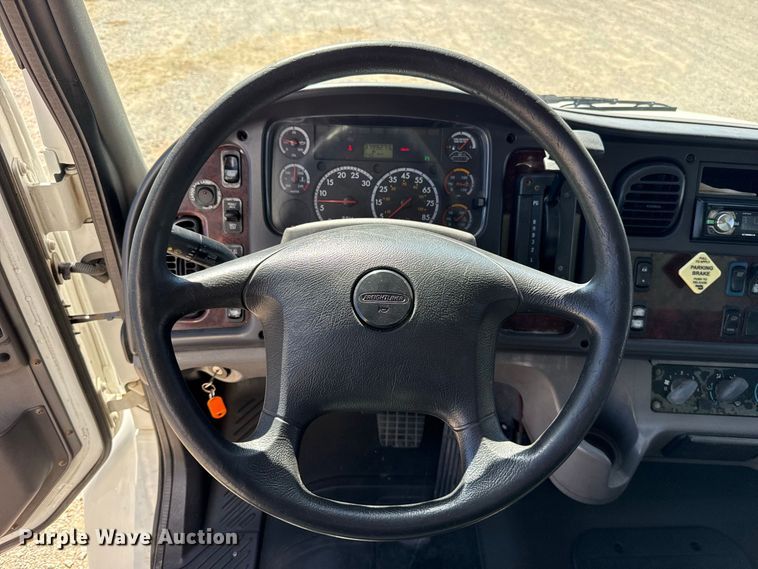 image for item FV2003 2015 Freightliner Business Class M2 box truck