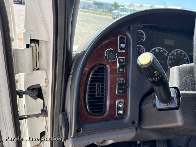 image for item FV2003 2015 Freightliner Business Class M2 box truck