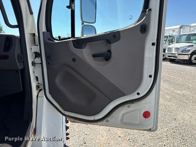 image for item FV2003 2015 Freightliner Business Class M2 box truck