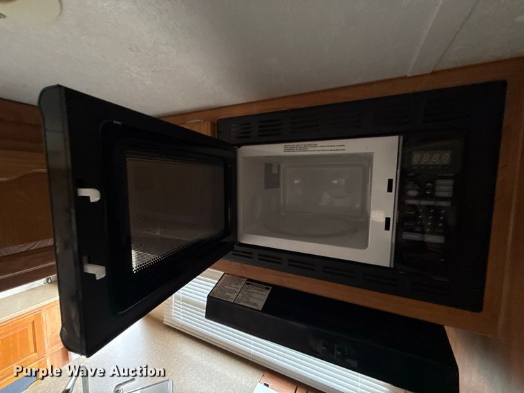 image for item FV2015 2008 Forest River Inc. 831 BHSS camper