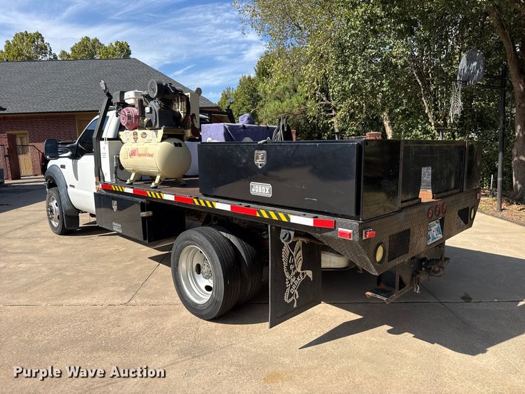 image for item FV2040 2007 Ford F550 Super Duty flatbed truck