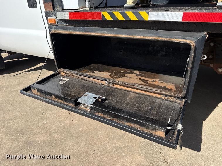 image for item FV2040 2007 Ford F550 Super Duty flatbed truck