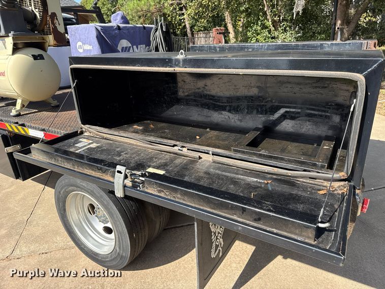 image for item FV2040 2007 Ford F550 Super Duty flatbed truck