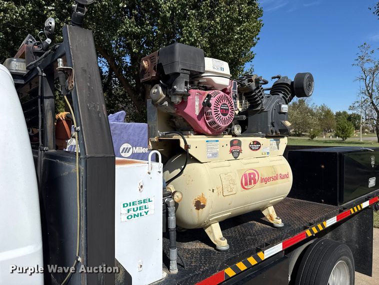 image for item FV2040 2007 Ford F550 Super Duty flatbed truck
