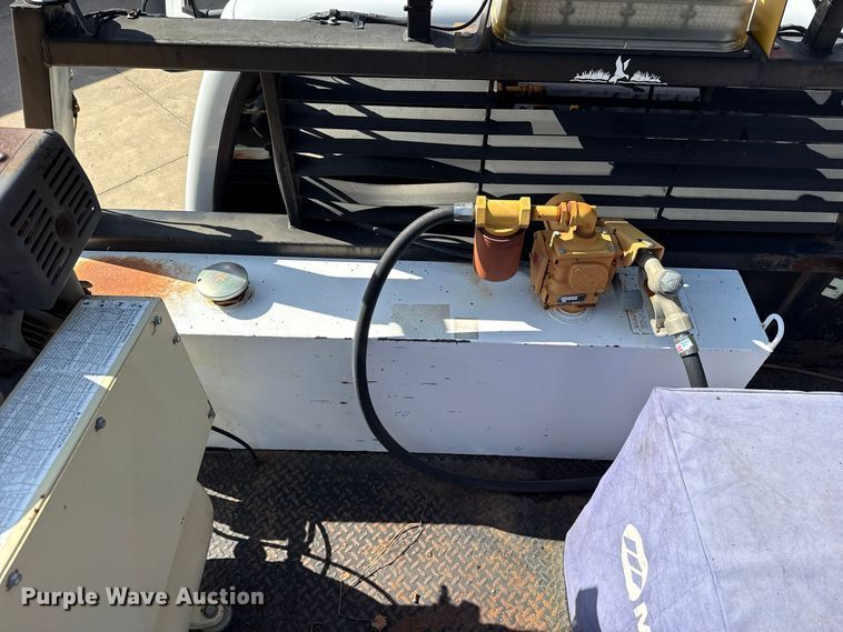 image for item FV2040 2007 Ford F550 Super Duty flatbed truck