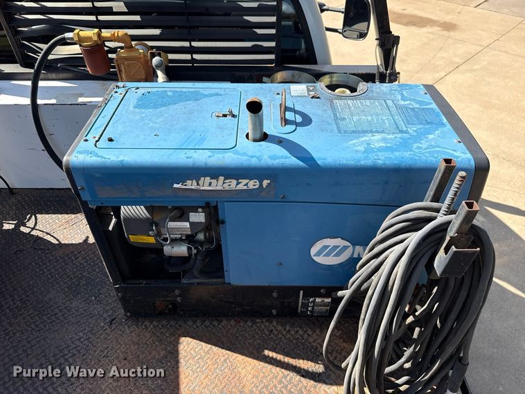 image for item FV2040 2007 Ford F550 Super Duty flatbed truck