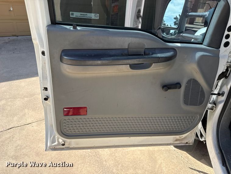 image for item FV2040 2007 Ford F550 Super Duty flatbed truck