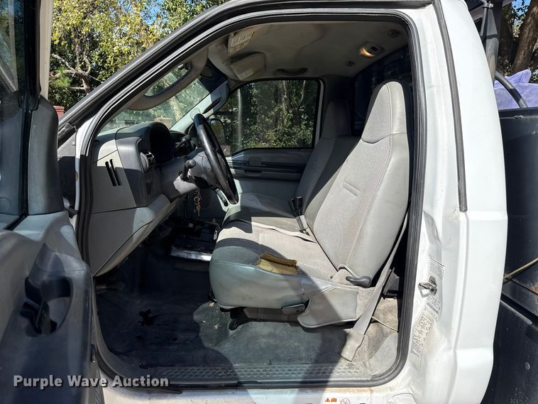 image for item FV2040 2007 Ford F550 Super Duty flatbed truck