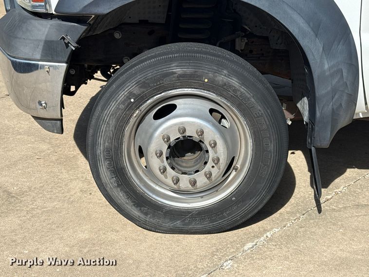 image for item FV2040 2007 Ford F550 Super Duty flatbed truck