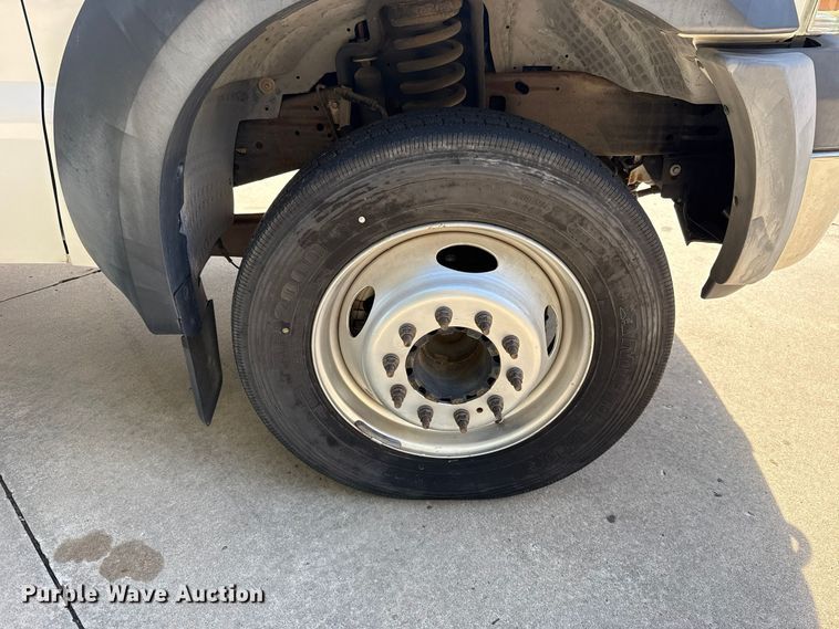 image for item FV2040 2007 Ford F550 Super Duty flatbed truck