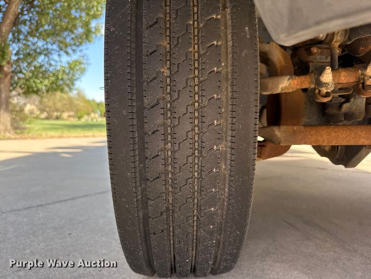 image for item FV2040 2007 Ford F550 Super Duty flatbed truck