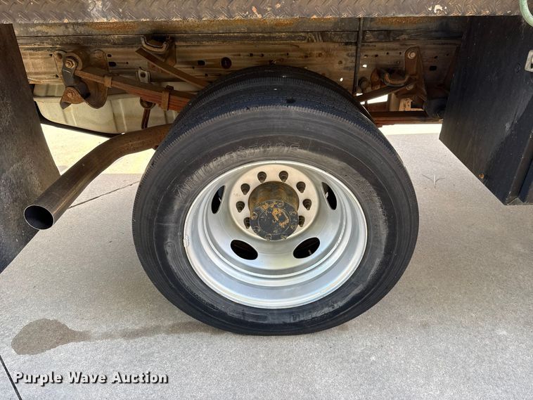 image for item FV2040 2007 Ford F550 Super Duty flatbed truck