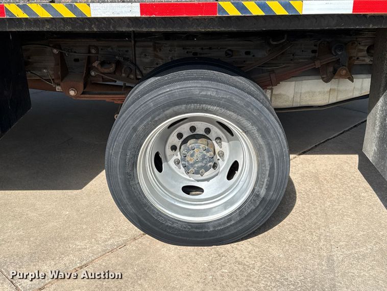 image for item FV2040 2007 Ford F550 Super Duty flatbed truck
