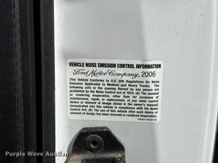 image for item FV2040 2007 Ford F550 Super Duty flatbed truck