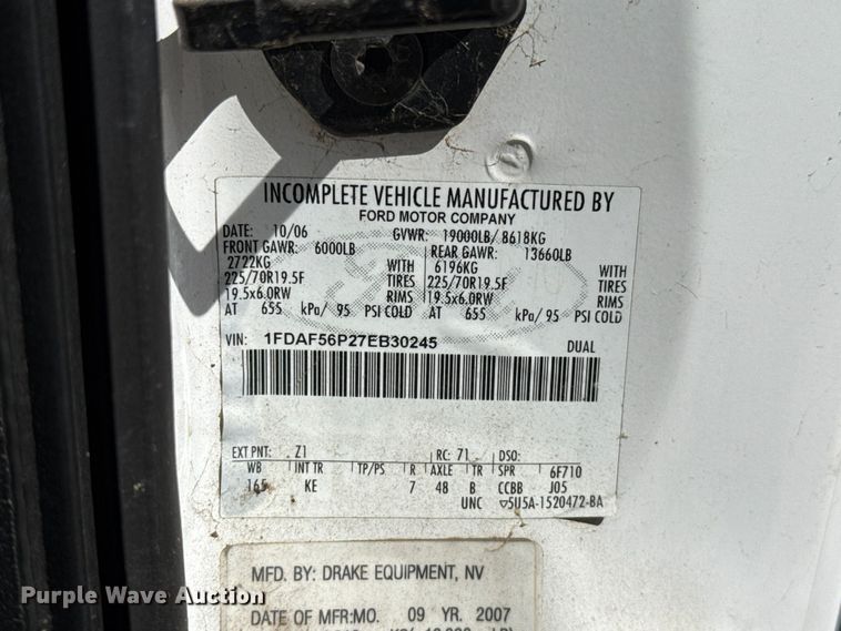 image for item FV2040 2007 Ford F550 Super Duty flatbed truck