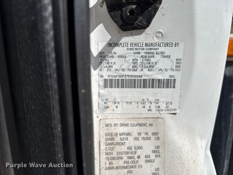 image for item FV2040 2007 Ford F550 Super Duty flatbed truck