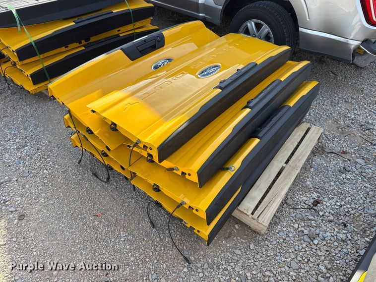 image for item FV2103 (7) pickup truck tailgates