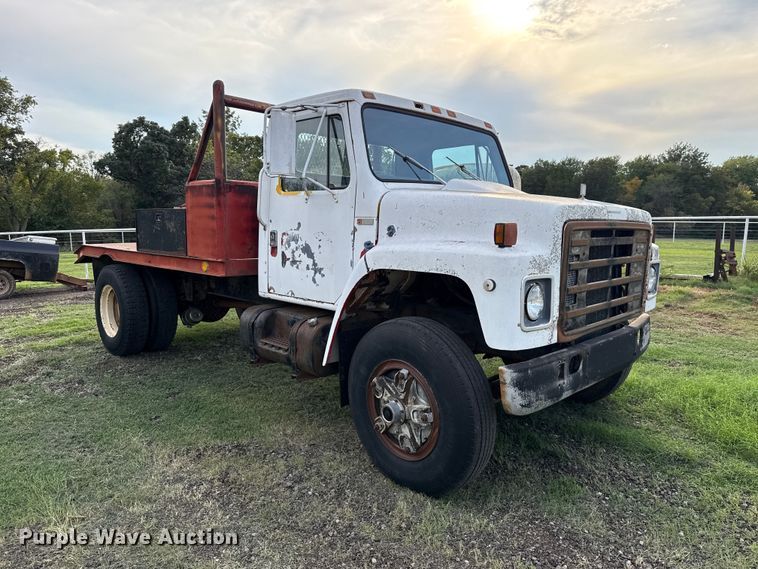 image for item FV2114 1981 International 1854 flatbed truck