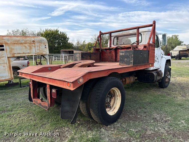 image for item FV2114 1981 International 1854 flatbed truck