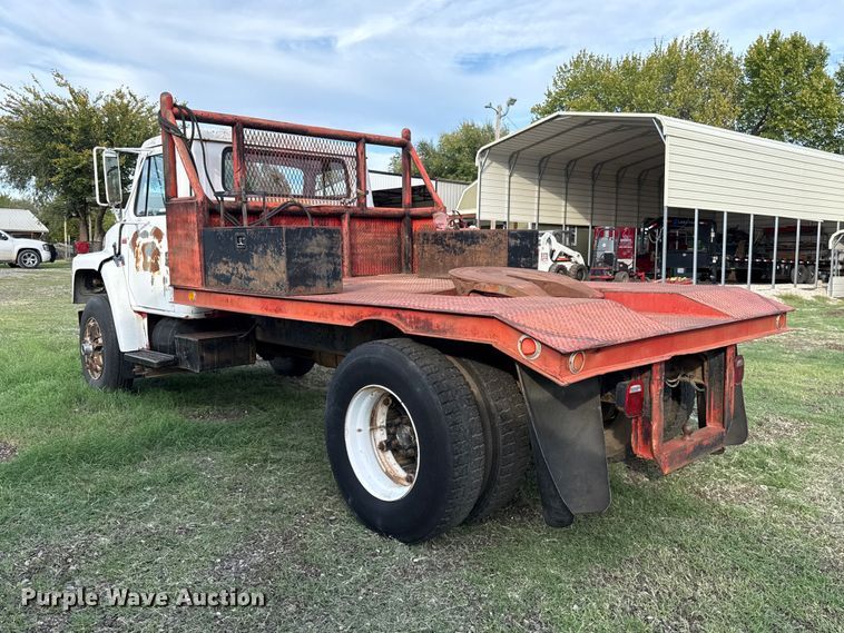 image for item FV2114 1981 International 1854 flatbed truck