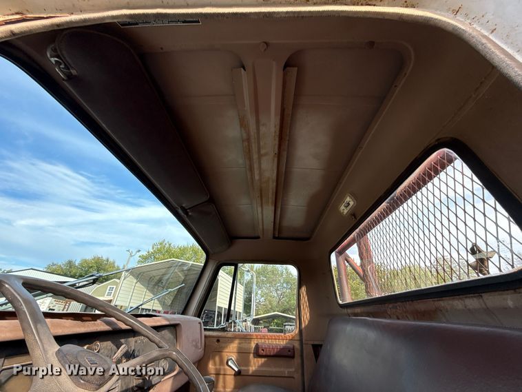image for item FV2114 1981 International 1854 flatbed truck