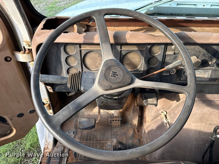 image for item FV2114 1981 International 1854 flatbed truck