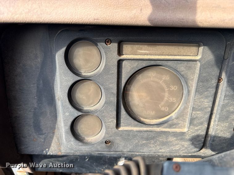 image for item FV2114 1981 International 1854 flatbed truck