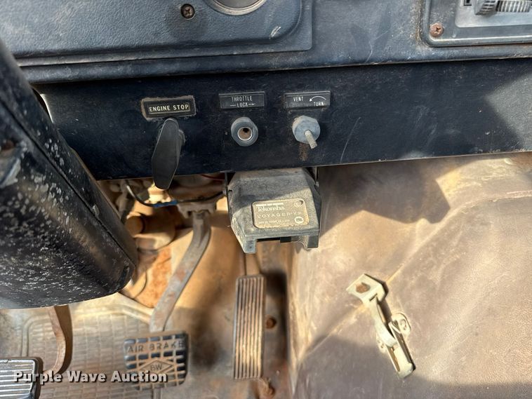 image for item FV2114 1981 International 1854 flatbed truck