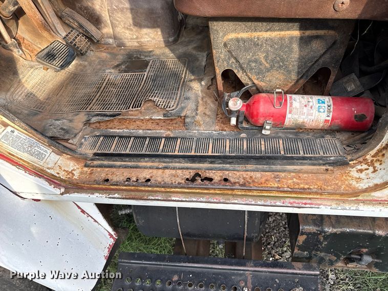 image for item FV2114 1981 International 1854 flatbed truck