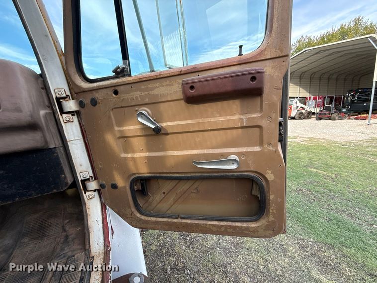 image for item FV2114 1981 International 1854 flatbed truck