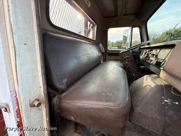 image for item FV2114 1981 International 1854 flatbed truck