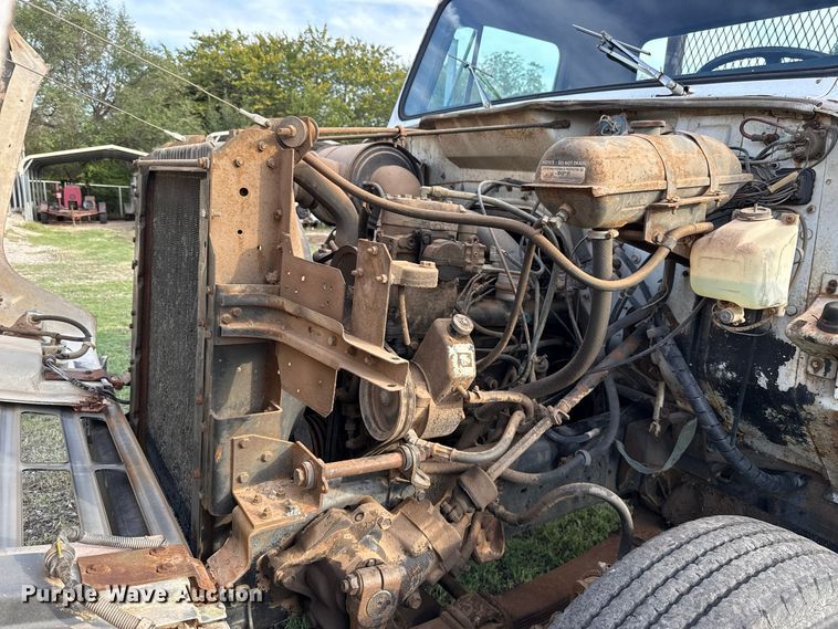 image for item FV2114 1981 International 1854 flatbed truck
