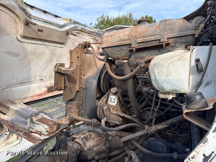 image for item FV2114 1981 International 1854 flatbed truck