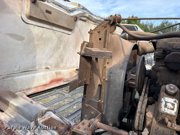 image for item FV2114 1981 International 1854 flatbed truck