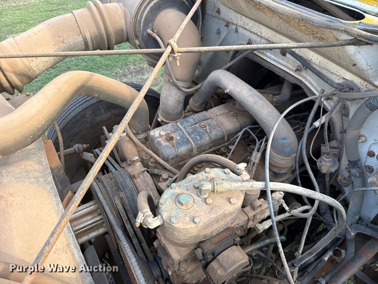 image for item FV2114 1981 International 1854 flatbed truck