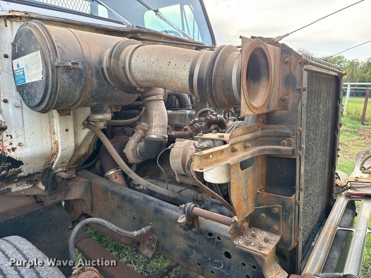 image for item FV2114 1981 International 1854 flatbed truck