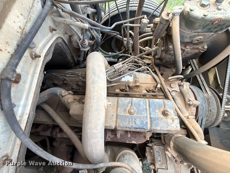 image for item FV2114 1981 International 1854 flatbed truck