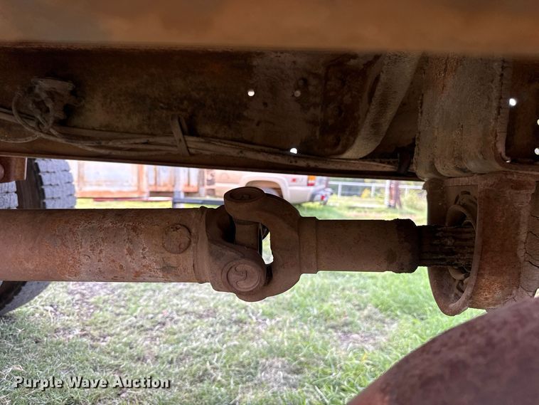 image for item FV2114 1981 International 1854 flatbed truck