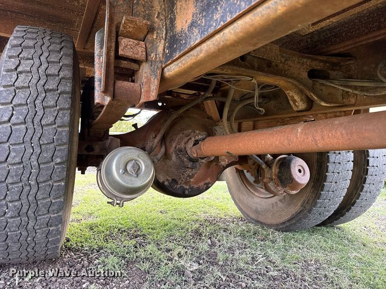 image for item FV2114 1981 International 1854 flatbed truck