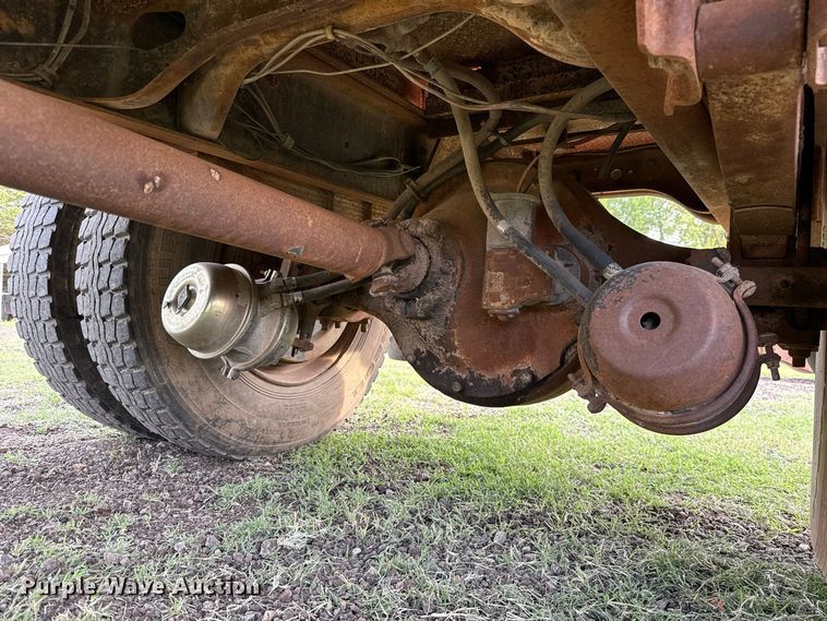 image for item FV2114 1981 International 1854 flatbed truck